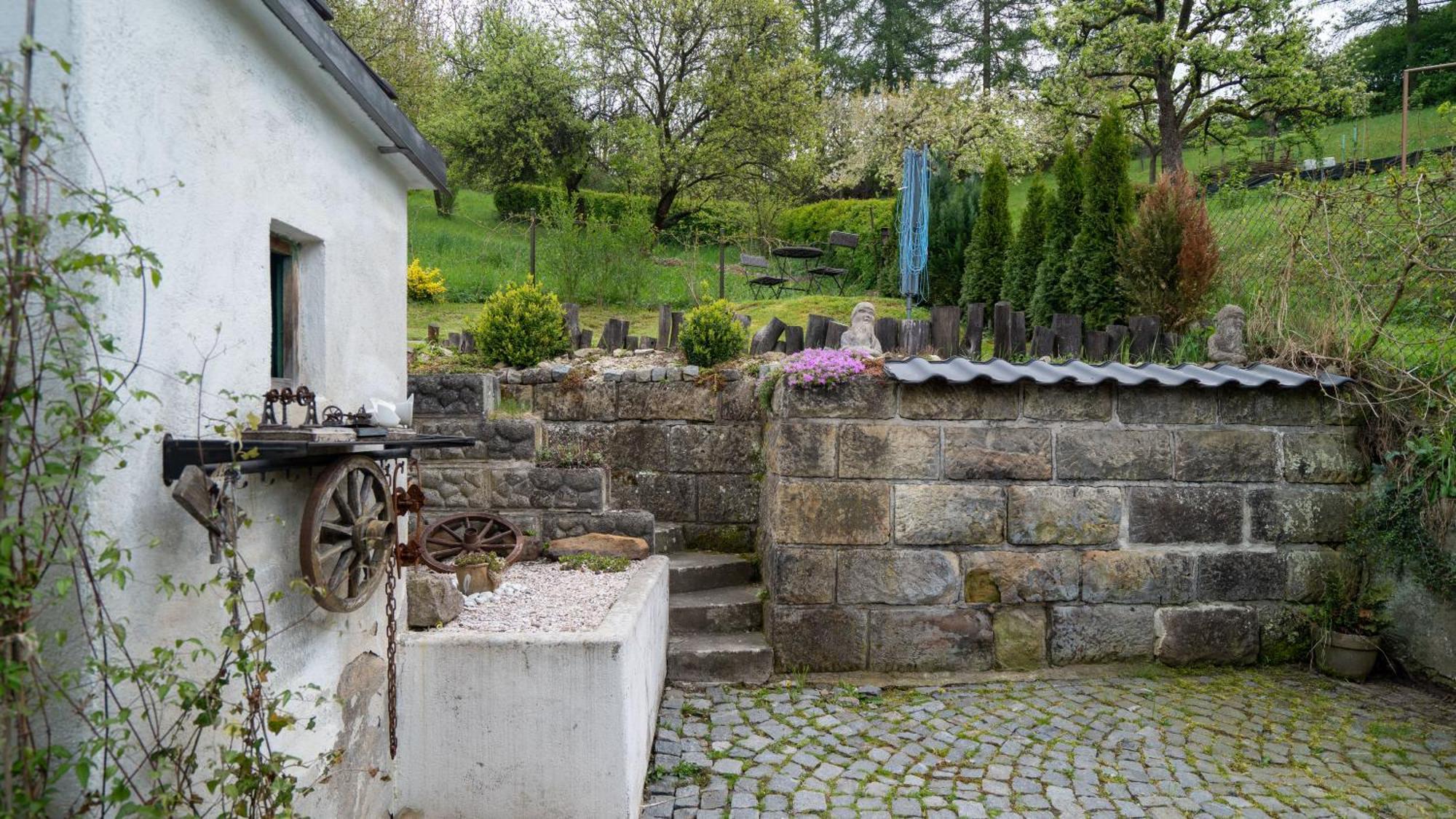 Chalupa Ema Nikol Rovensko pod Troskami Bagian luar foto